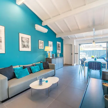 Vakantiehuis Maison Moderne Avec Piscine Et Tennis