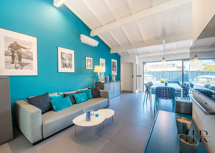 Vakantiehuis Maison Moderne Avec Piscine Et Tennis